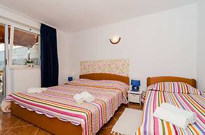 Apartments Nikolina Lumbarda