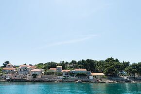 Apartments Nikolina Lumbarda