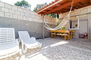 Apartments Nikolina Lumbarda