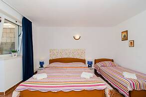 Apartments Nikolina Lumbarda