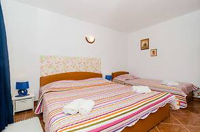 Apartments Nikolina Lumbarda