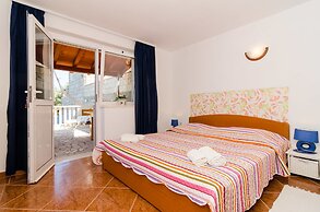 Apartments Nikolina Lumbarda