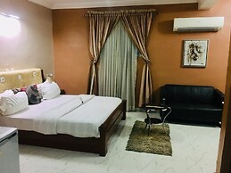 Euc Demodern Hotel & Suites