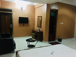 Euc Demodern Hotel & Suites