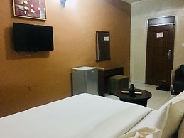 Euc Demodern Hotel & Suites