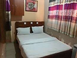 Euc Demodern Hotel & Suites