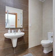 Centric and Spacious Apartment With Wifi and Balcony