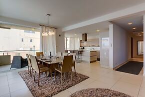 Contemporary, Luxury Apartment With Valletta and Harbour Views