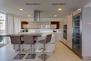 Contemporary, Luxury Apartment With Valletta and Harbour Views