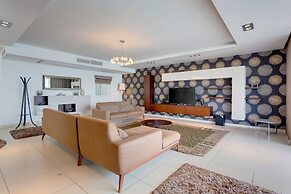 Contemporary, Luxury Apartment With Valletta and Harbour Views