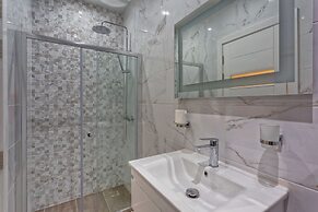 Modern Apartment Near the Promenade