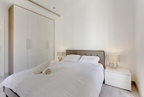 Splendid Apartment, Steps Away From the Sea