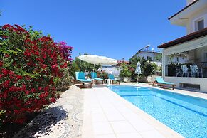 Villa Ruya,with Swimming Pool & Stunning sea Views