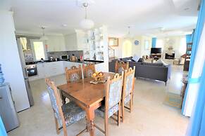 Villa Ruya,with Swimming Pool & Stunning sea Views