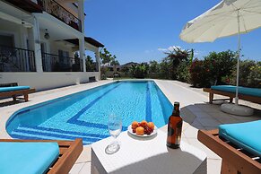 Villa Ruya,with Swimming Pool & Stunning sea Views
