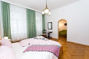 Marthas Veranda Apartment