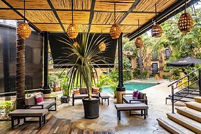 Casa de Adobe Gallery & Luxury Boutique