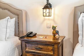 Casa de Adobe Gallery & Luxury Boutique