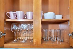 Gorgeous Spot in Hallandale Beach With Pool!!