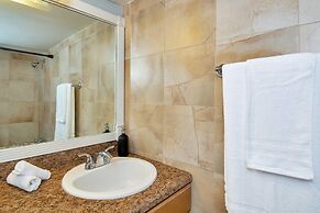 Gorgeous Spot in Hallandale Beach With Pool!!