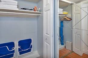 Gorgeous Spot in Hallandale Beach With Pool!!