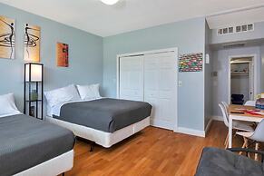 Gorgeous Spot in Hallandale Beach With Pool!!