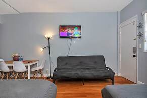 Gorgeous Spot in Hallandale Beach With Pool!!