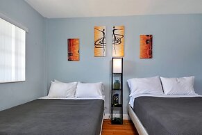 Gorgeous Spot in Hallandale Beach With Pool!!