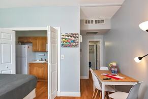 Gorgeous Spot in Hallandale Beach With Pool!!