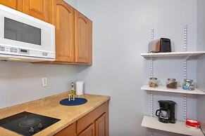 Gorgeous Spot in Hallandale Beach With Pool!!