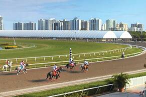 Gorgeous Spot in Hallandale Beach With Pool!!