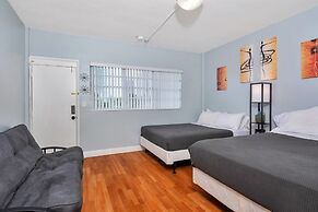 Gorgeous Spot in Hallandale Beach With Pool!!