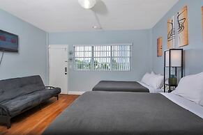 Gorgeous Spot in Hallandale Beach With Pool!!