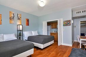 Gorgeous Spot in Hallandale Beach With Pool!!