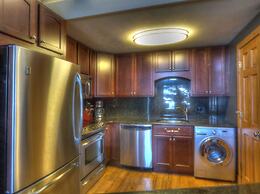 Lift Tickets Ski-in-out Mnt Side Wifi, Fireplace, Clubhousewinter Shut