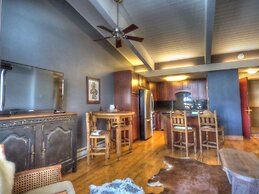 Lift Tickets Ski-in-out Mnt Side Wifi, Fireplace, Clubhousewinter Shut