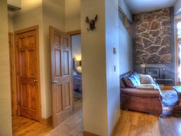 Lift Tickets Ski-in-out Mnt Side Wifi, Fireplace, Clubhousewinter Shut