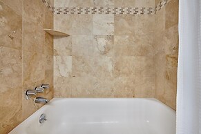 Lift Tickets Ski-in-out Mnt Side Wifi, Fireplace, Clubhousewinter Shut