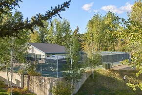 Lift Tickets Ski-in-out Mnt Side Wifi, Fireplace, Clubhousewinter Shut