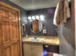 Lift Tickets Ski-in-out Mnt Side Wifi, Fireplace, Clubhousewinter Shut