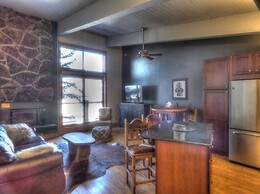 Lift Tickets Ski-in-out Mnt Side Wifi, Fireplace, Clubhousewinter Shut