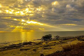 Ash's Holiday Units & Cafe