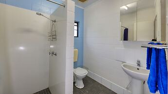 Ash's Holiday Units & Cafe