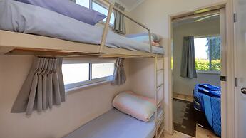 Ash's Holiday Units & Cafe