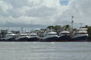 Ash's Holiday Units & Cafe