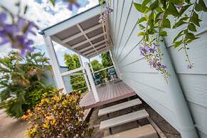 Ash's Holiday Units & Cafe