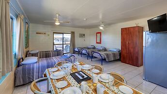 Ash's Holiday Units & Cafe