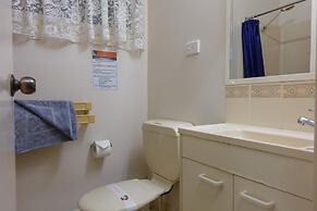 Ash's Holiday Units & Cafe