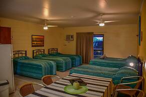 Ash's Holiday Units & Cafe