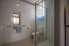 Ash's Holiday Units & Cafe